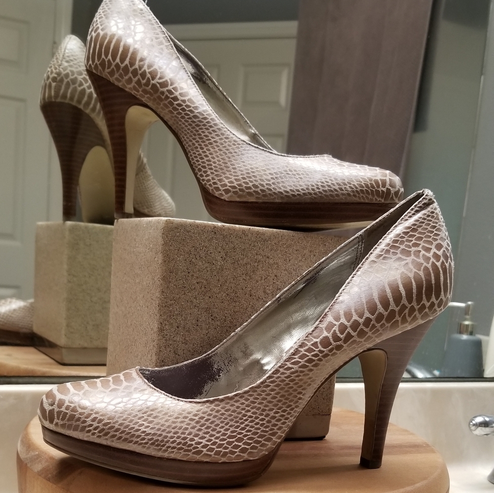 Alfani snakeskin pumps